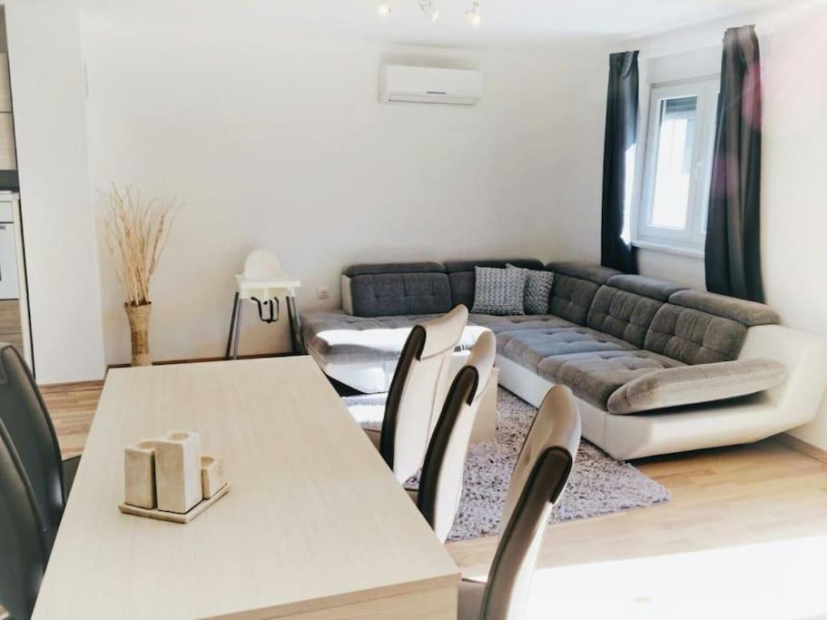 Appartement Liam à Pula Extérieur photo